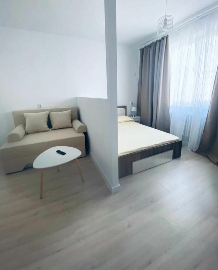 Garsoniera Craiova Centru Apartment Luaran gambar