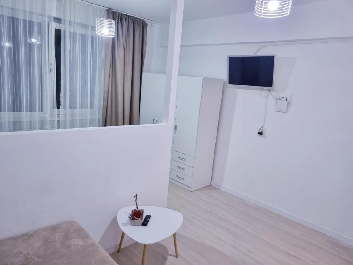Garsoniera Craiova Centru Apartment Luaran gambar