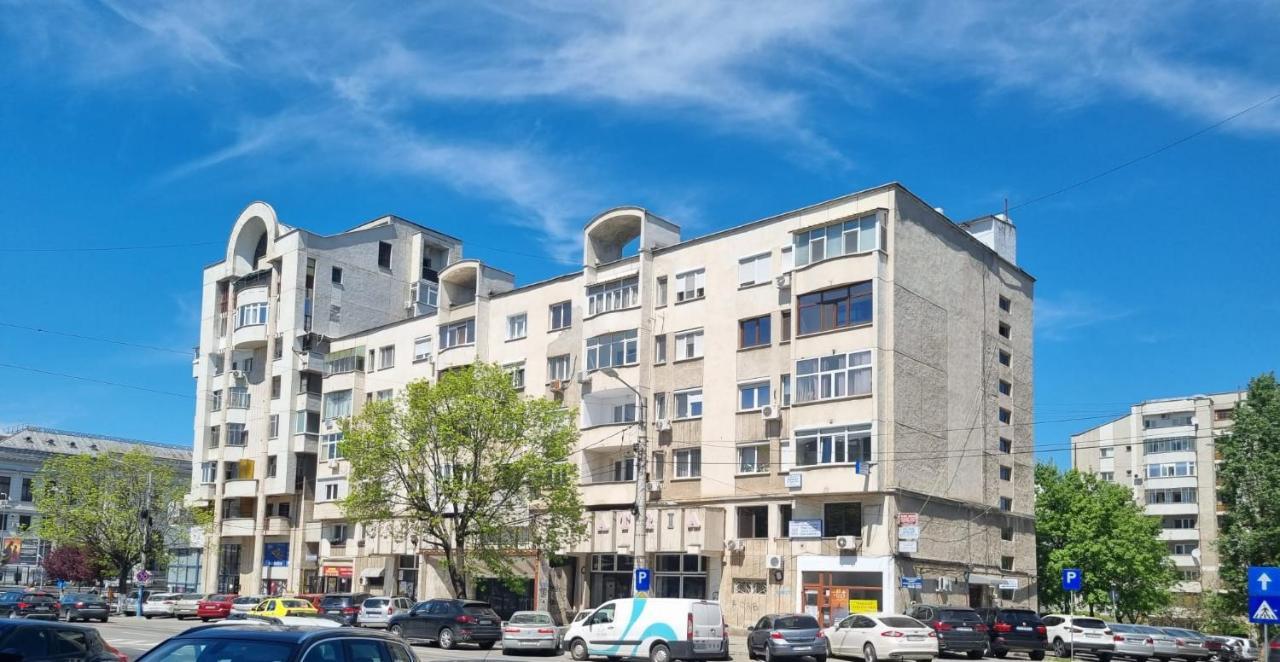 Garsoniera Craiova Centru Apartment Luaran gambar