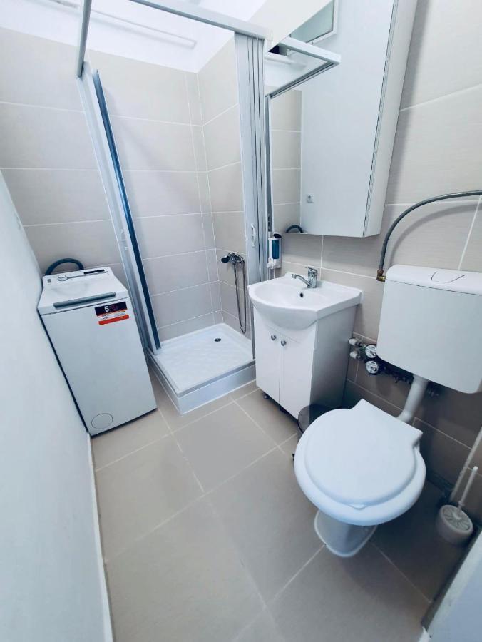 Garsoniera Craiova Centru Apartment Luaran gambar