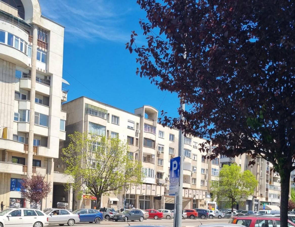 Garsoniera Craiova Centru Apartment Luaran gambar